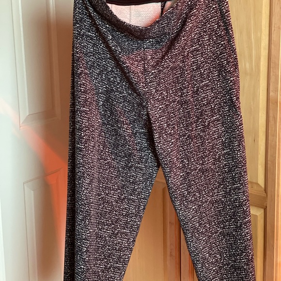 NWOT Holiday Cropped Pants - Picture 5 of 5